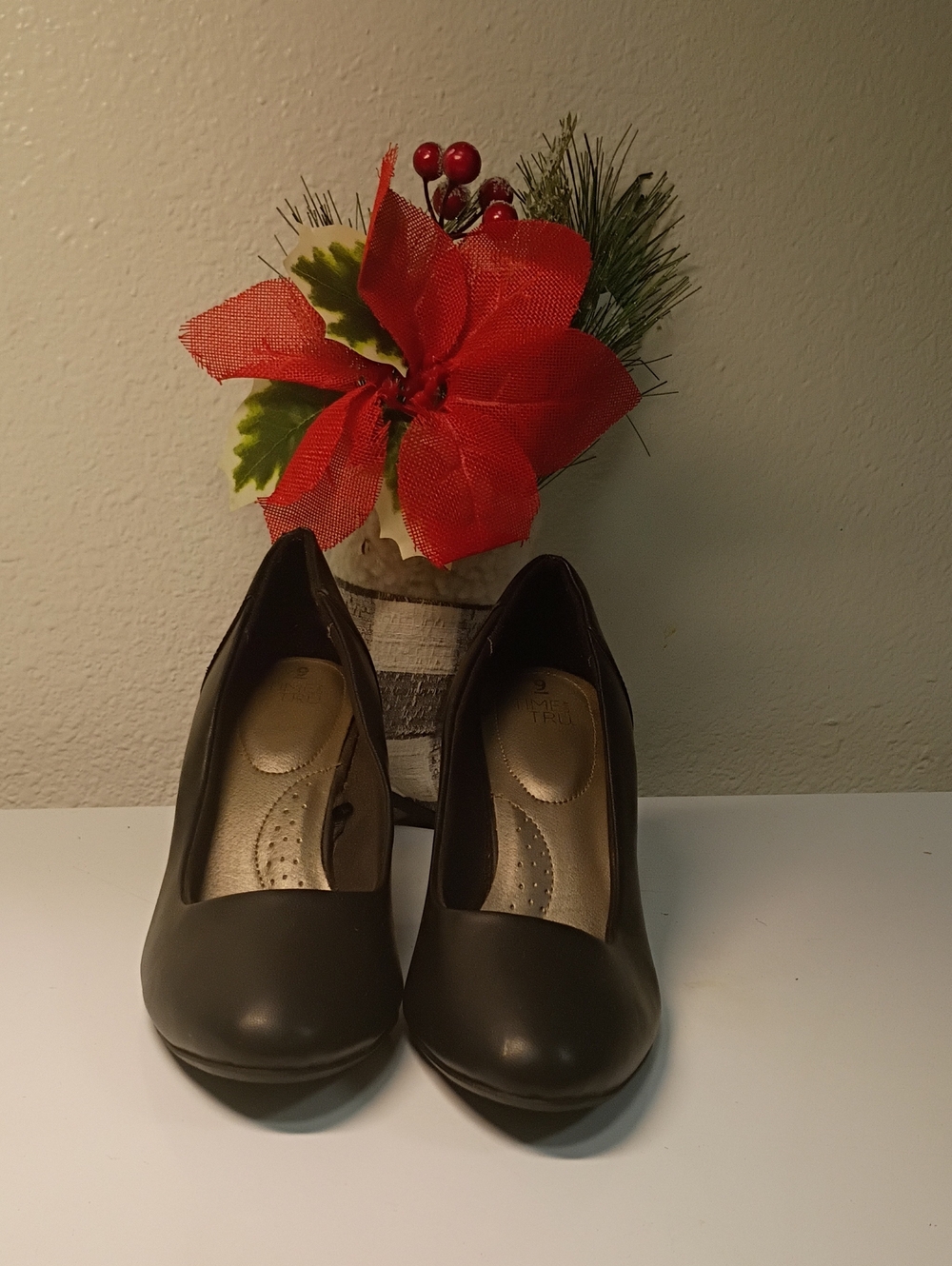 Women's Black Round-Toe Heels with Cushioned Insole